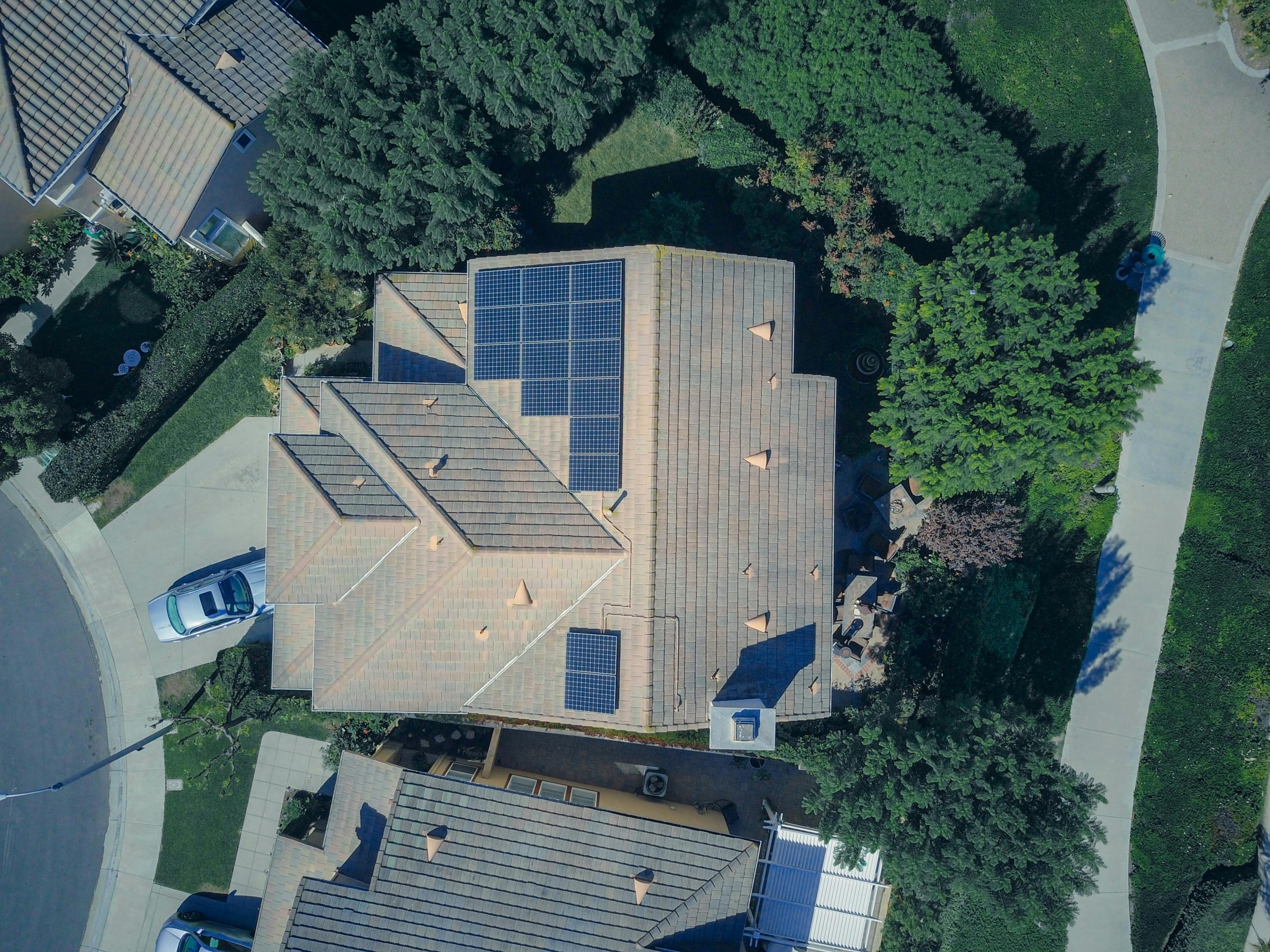 Solar-Powered Smart Homes in 2025: Efficiency, Savings & Green Living